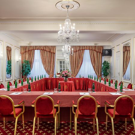 Ambassador Zlata Husa Πράγα Εξωτερικό φωτογραφία The ballroom