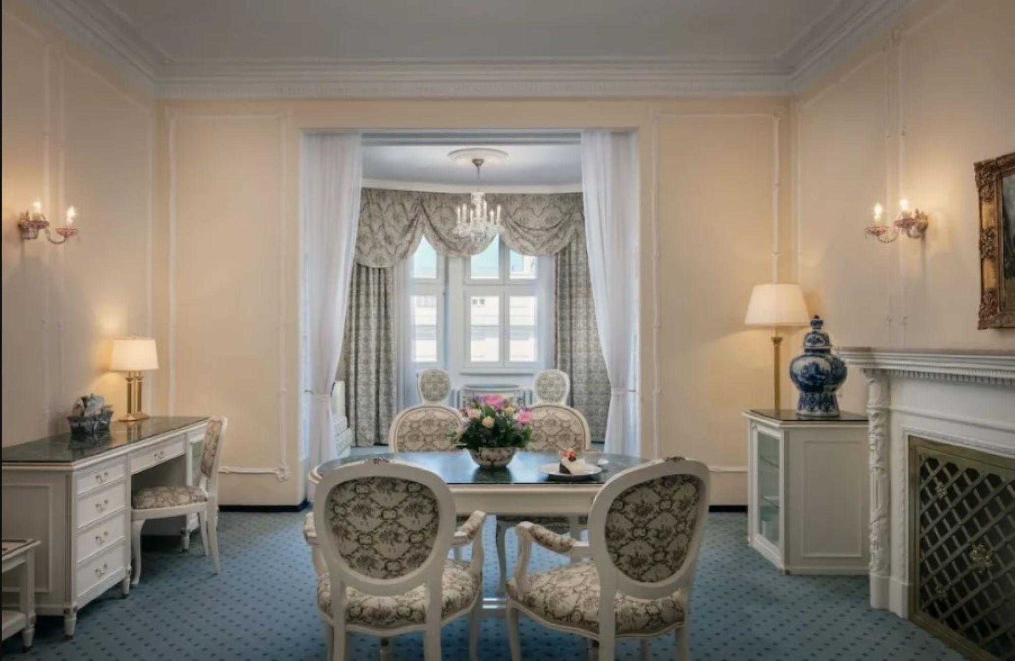Ambassador Zlata Husa Πράγα Εξωτερικό φωτογραφία A room at the hotel