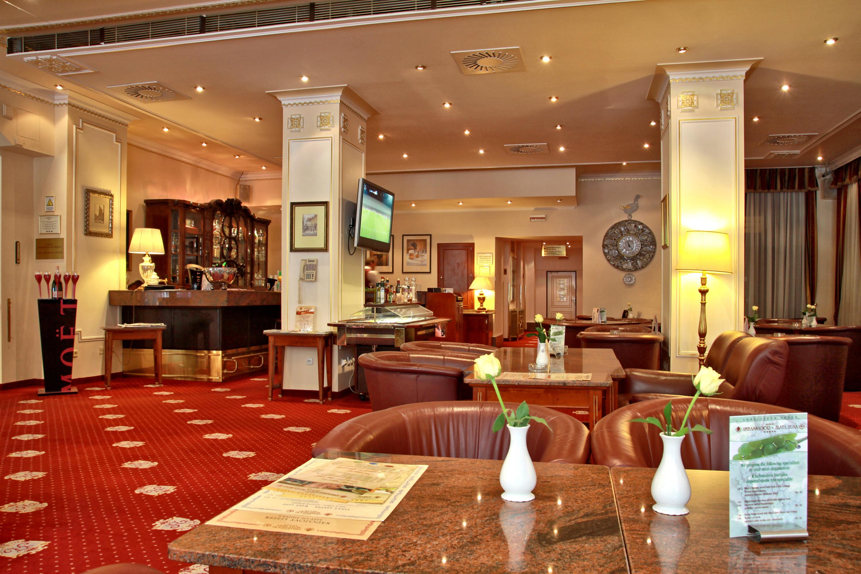 Ambassador Zlata Husa Πράγα Εξωτερικό φωτογραφία The lobby of the hotel