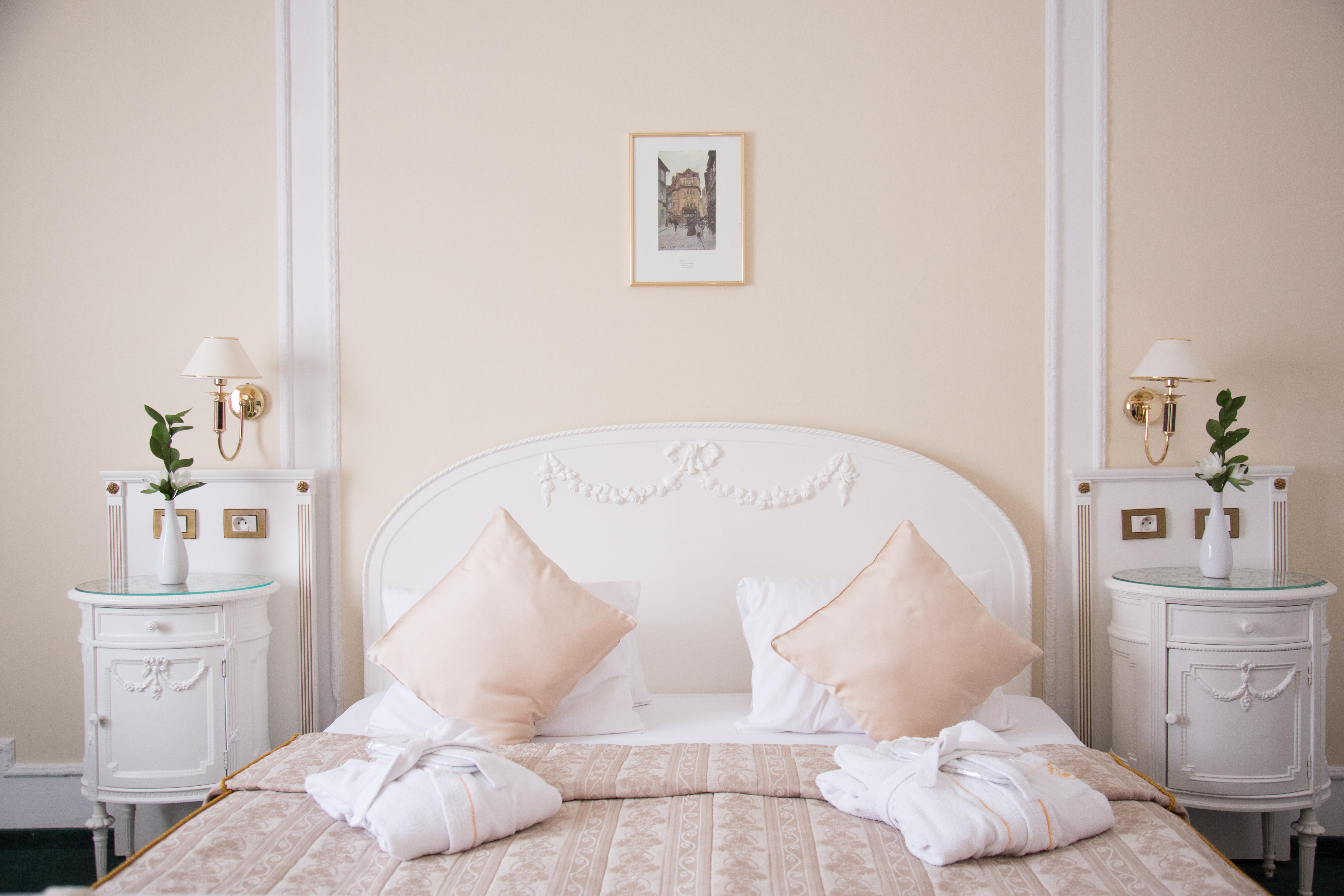 Ambassador Zlata Husa Πράγα Εξωτερικό φωτογραφία A bedroom at the hotel