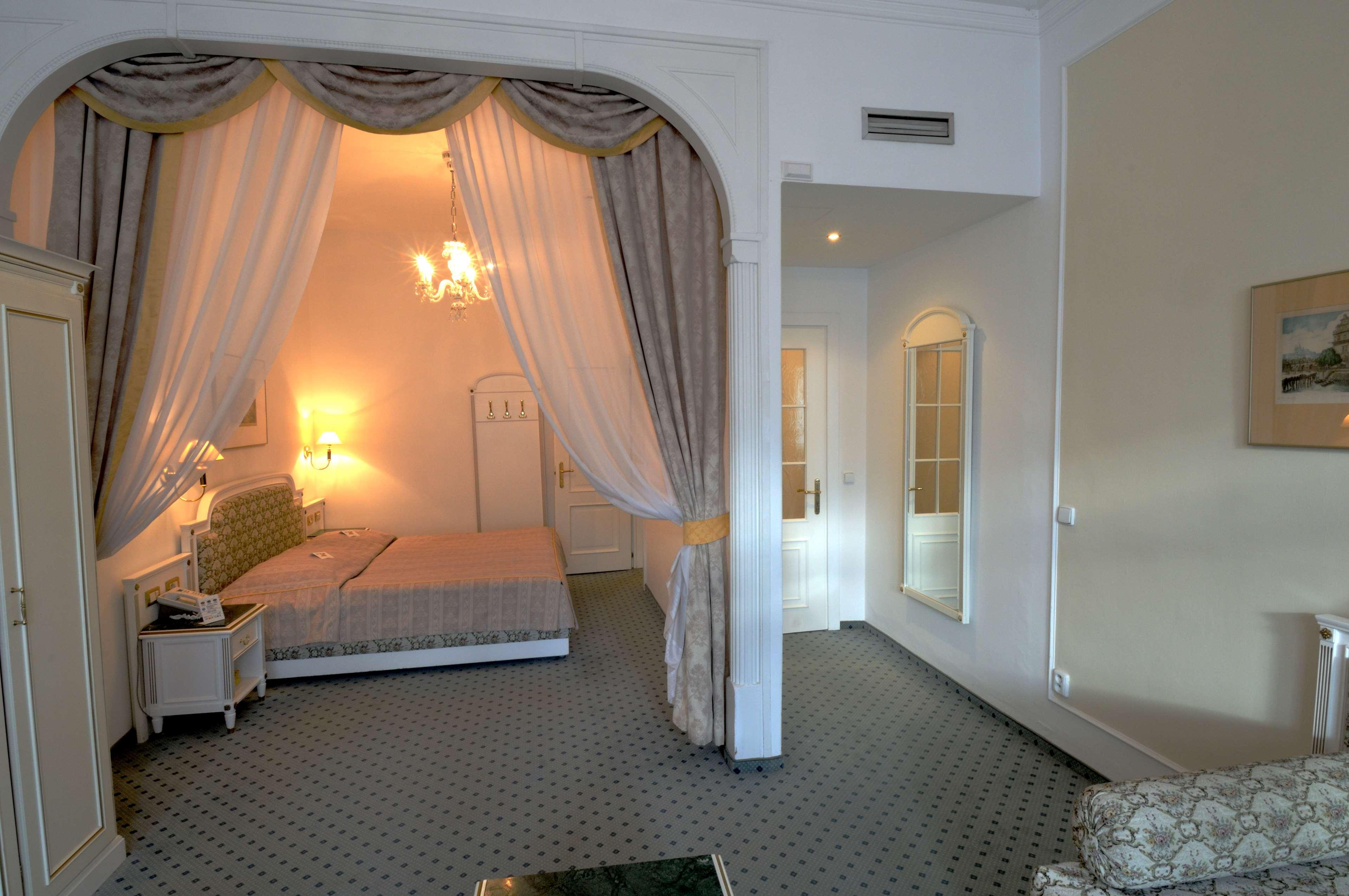 Ambassador Zlata Husa Πράγα Εξωτερικό φωτογραφία A room at the hotel