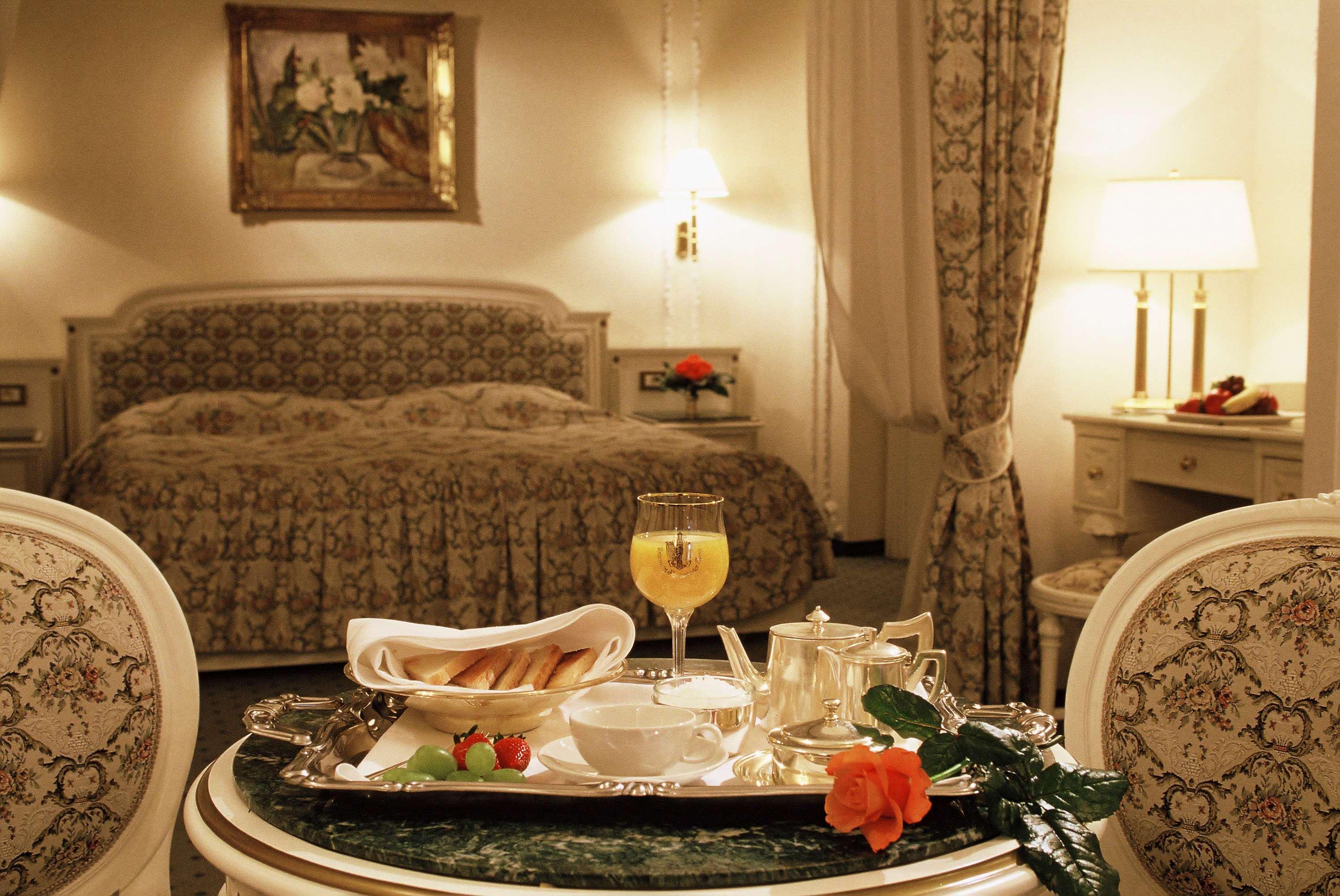 Ambassador Zlata Husa Πράγα Δωμάτιο φωτογραφία A room at the hotel