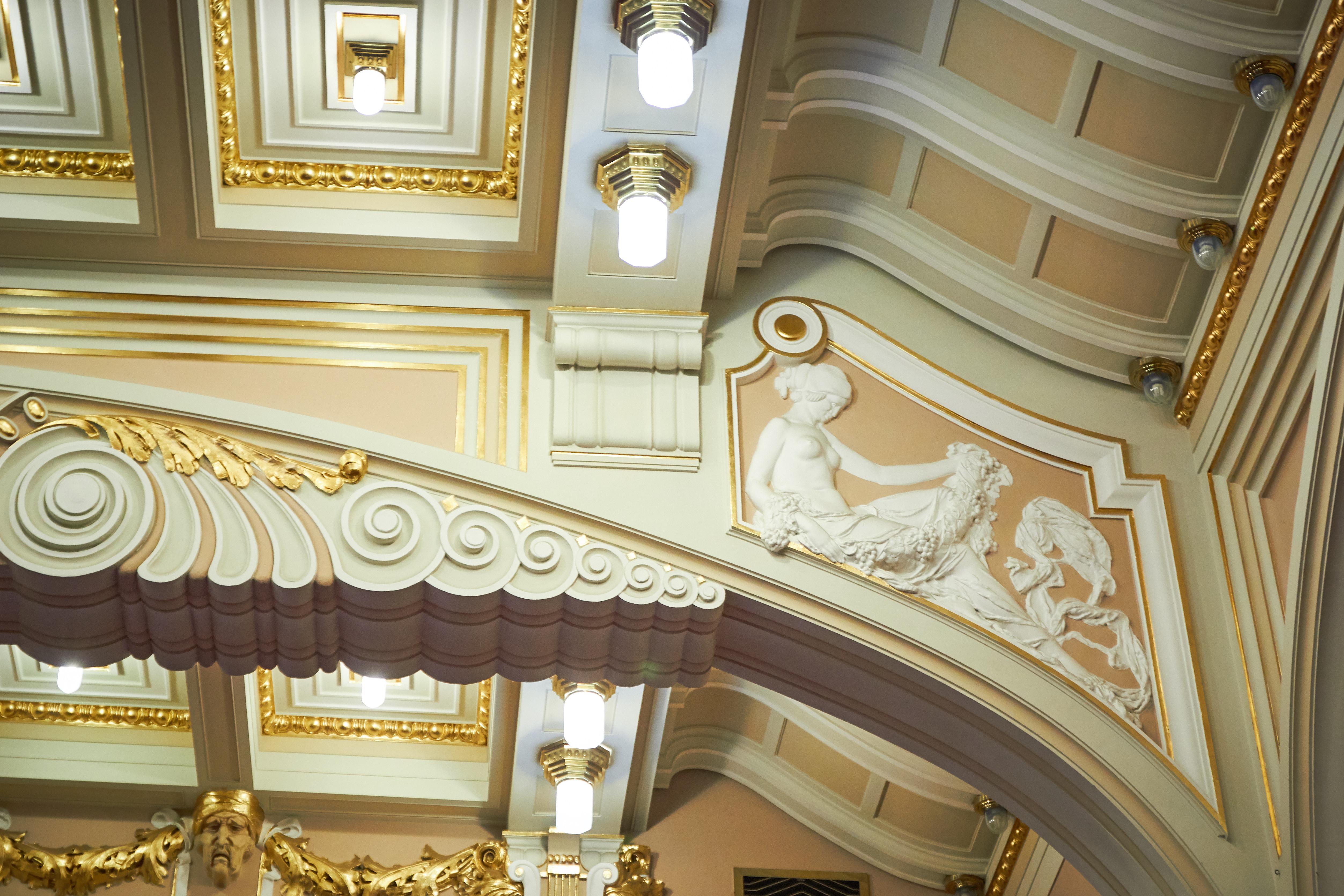 Ambassador Zlata Husa Πράγα Εξωτερικό φωτογραφία The ceiling of the main staircase