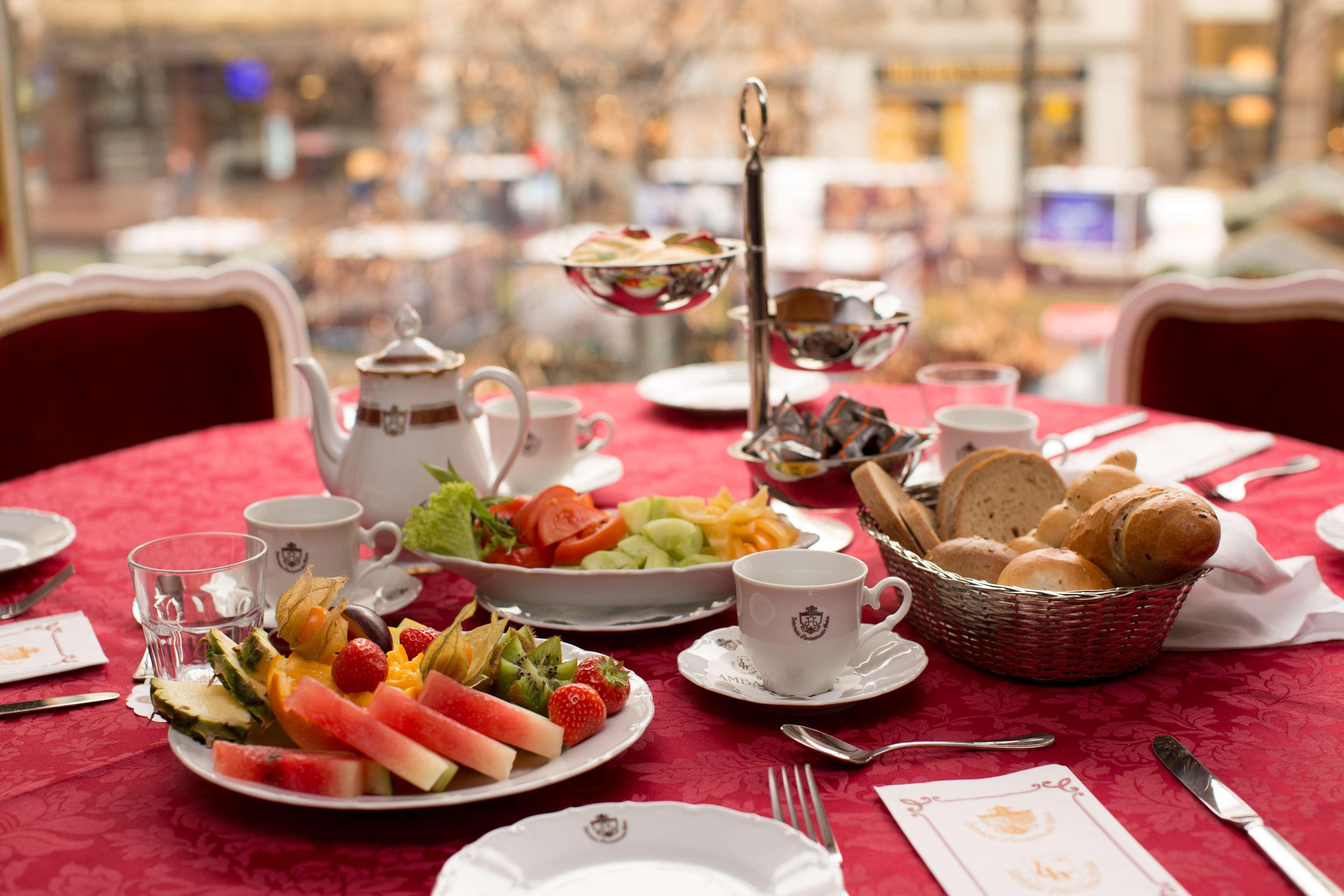 Ambassador Zlata Husa Πράγα Εξωτερικό φωτογραφία A typical breakfast at the hotel