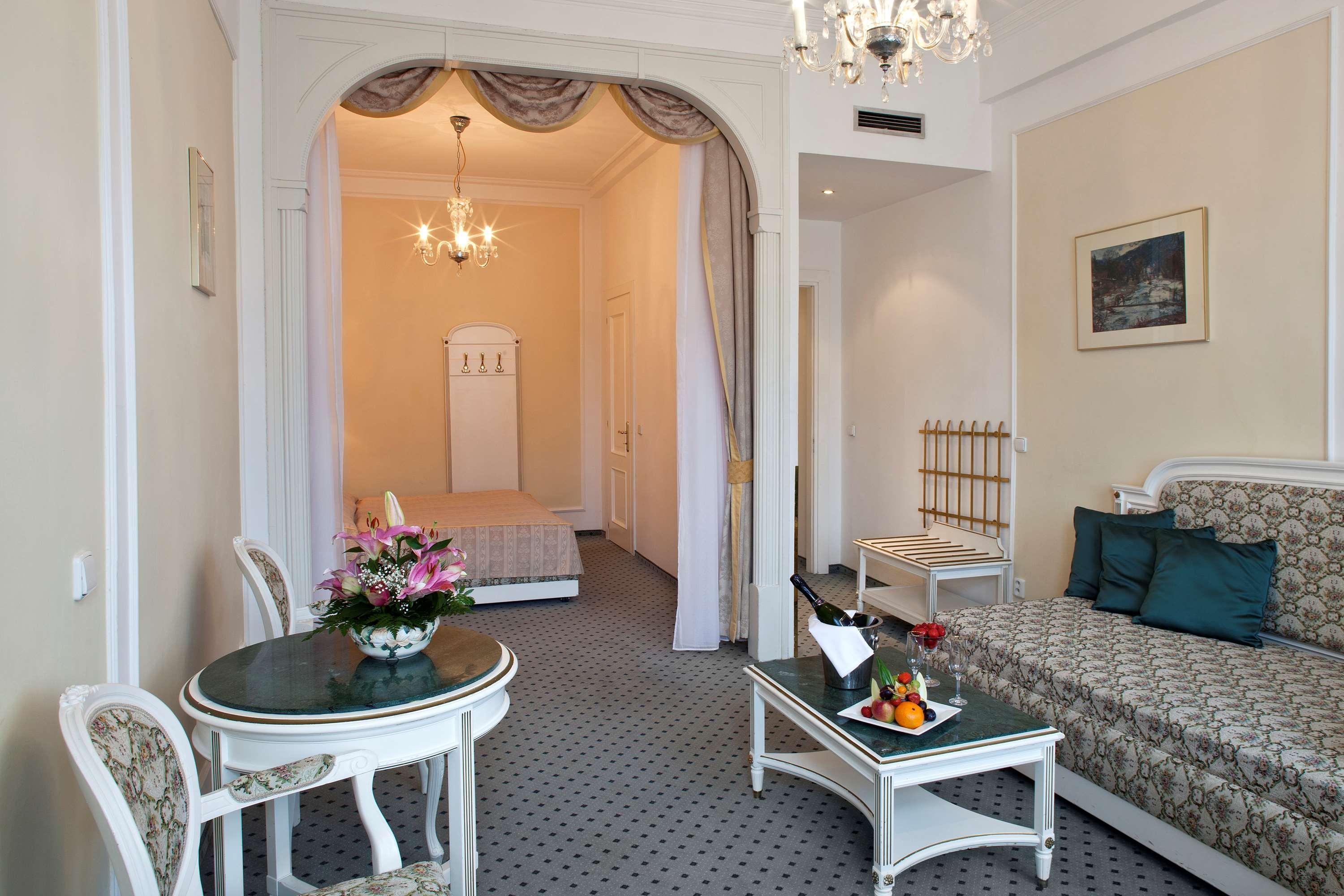 Ambassador Zlata Husa Πράγα Εξωτερικό φωτογραφία A suite at the Grand Hotel