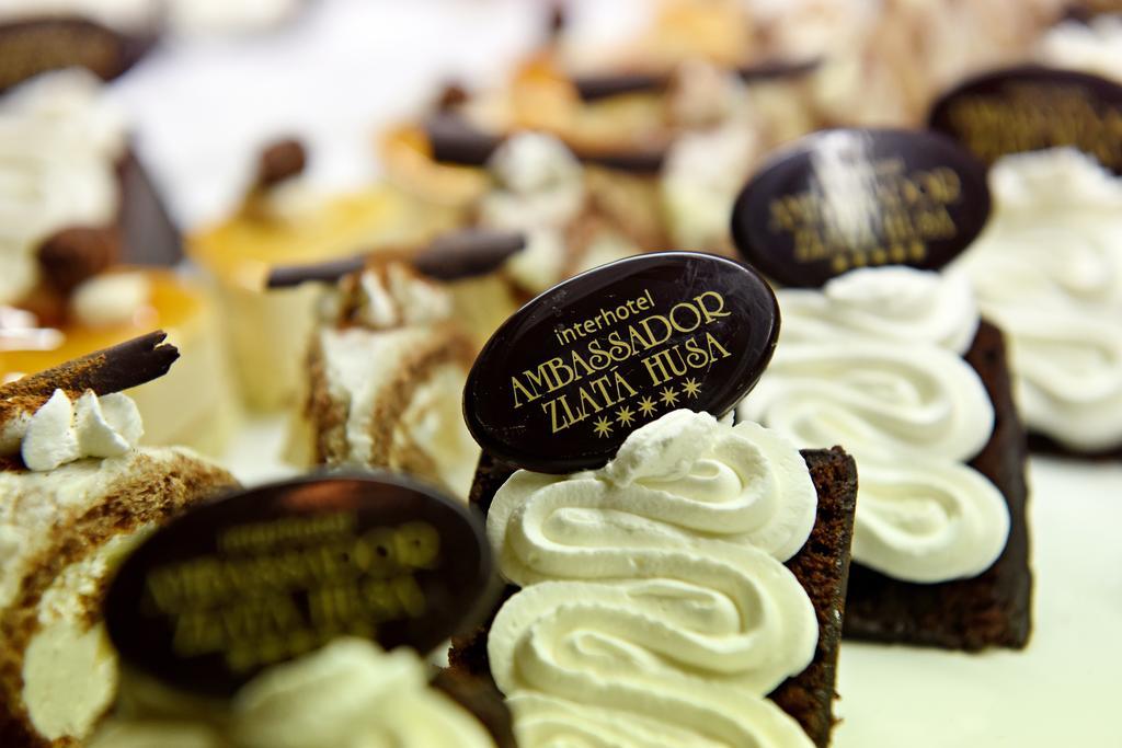 Ambassador Zlata Husa Πράγα Εξωτερικό φωτογραφία Desserts at the hotel