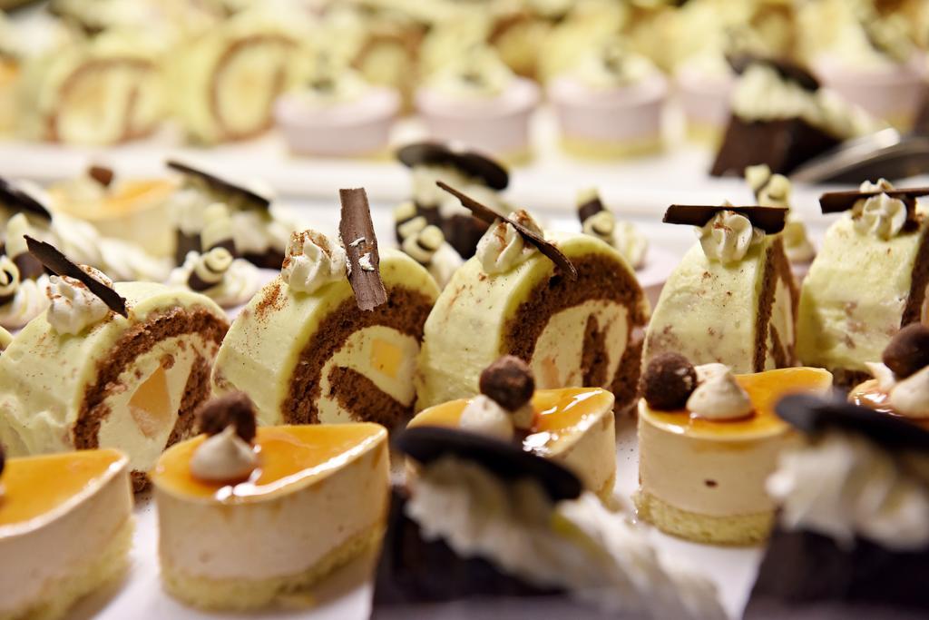 Ambassador Zlata Husa Πράγα Εξωτερικό φωτογραφία Petit fours