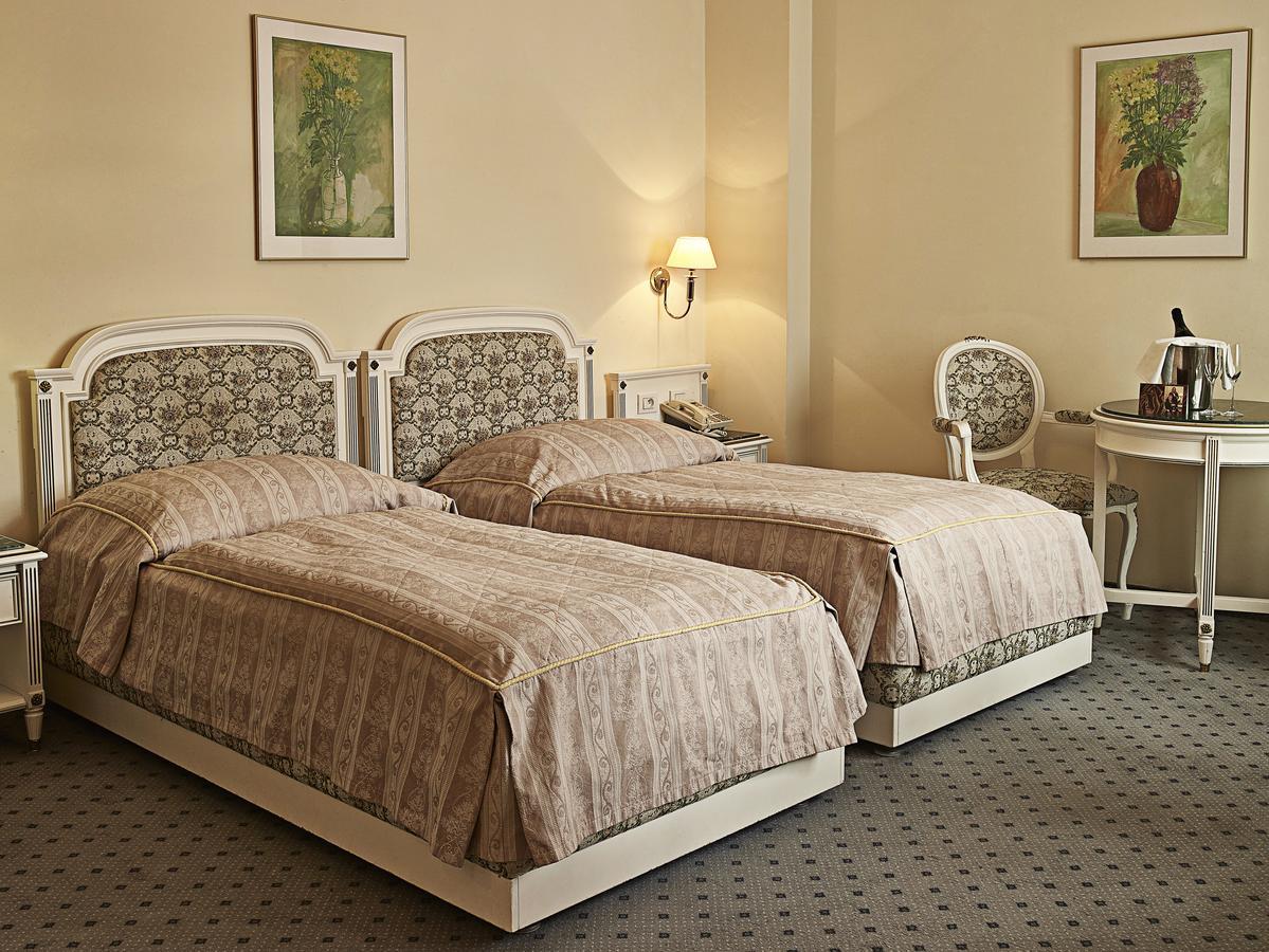Ambassador Zlata Husa Πράγα Εξωτερικό φωτογραφία A room at the Grand Hotel