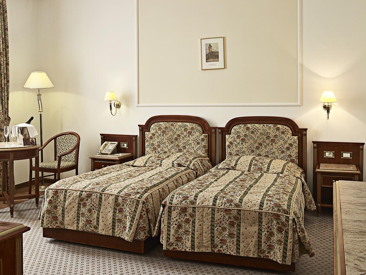 Ambassador Zlata Husa Πράγα Εξωτερικό φωτογραφία A room at the hotel