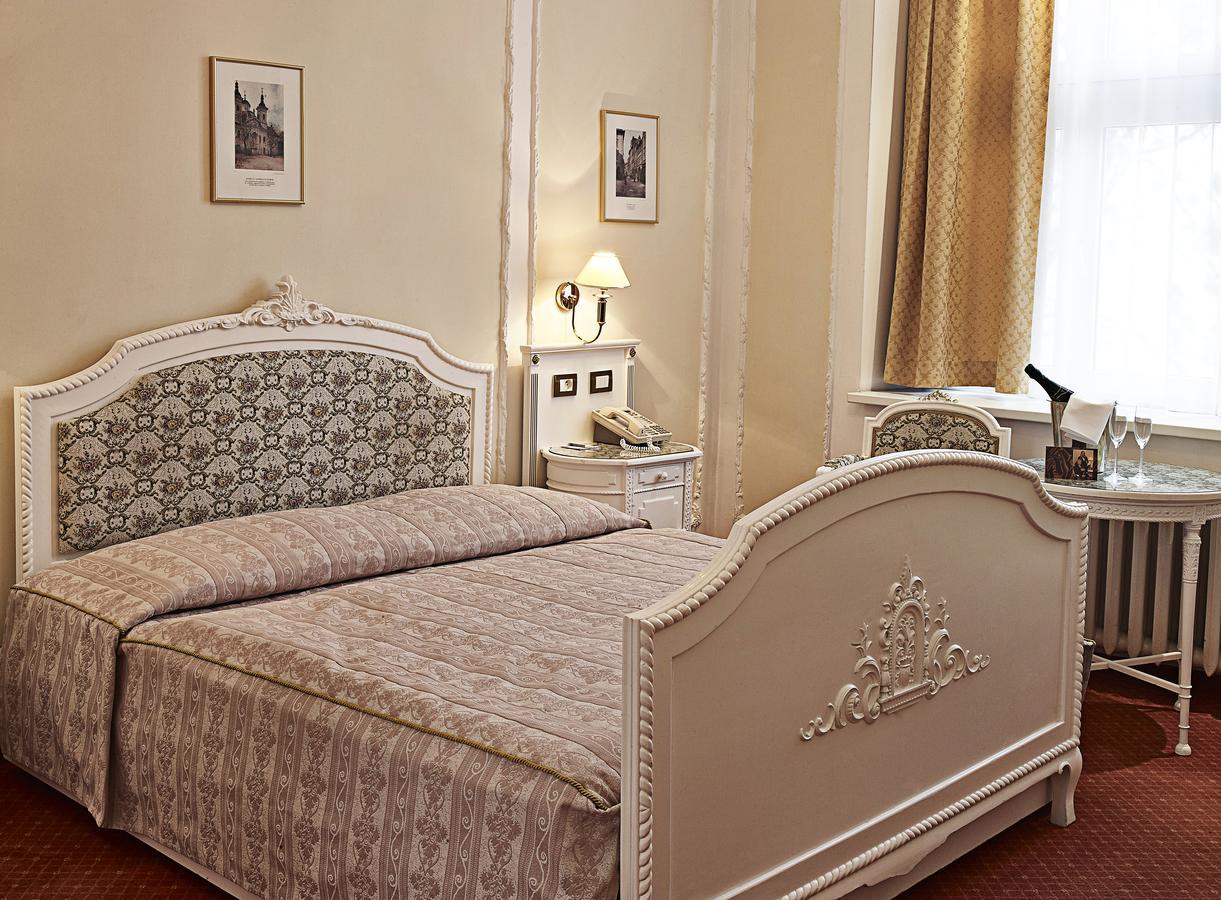 Ambassador Zlata Husa Πράγα Εξωτερικό φωτογραφία A bedroom