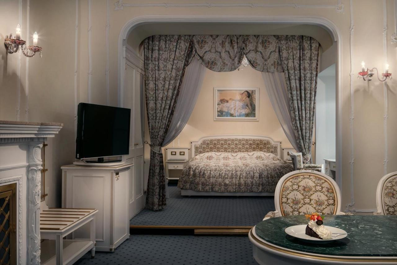 Ambassador Zlata Husa Πράγα Εξωτερικό φωτογραφία A room at the hotel
